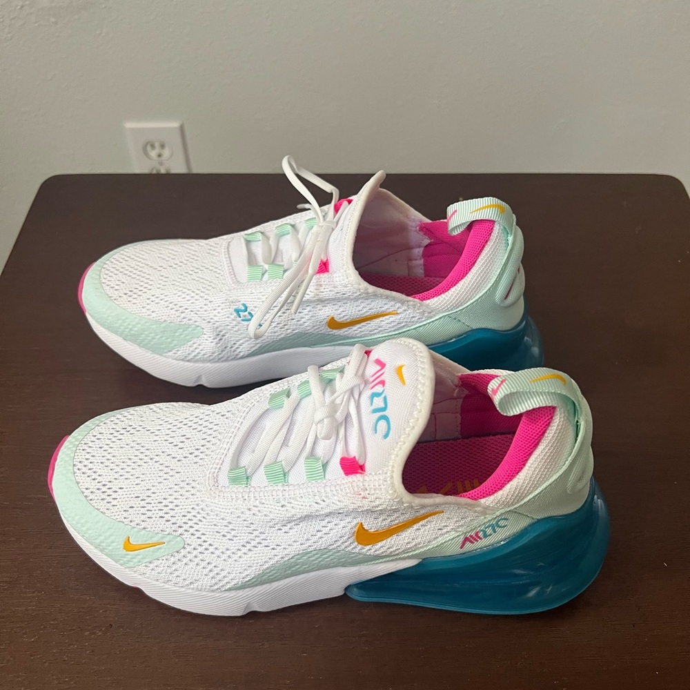 Nike White and Blue Athletic Shoes with Air Cushioning